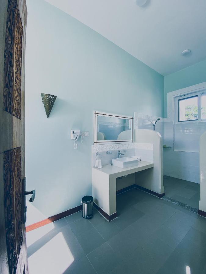 The Golden Blue Luxury Hotel Bwejuu Buitenkant foto